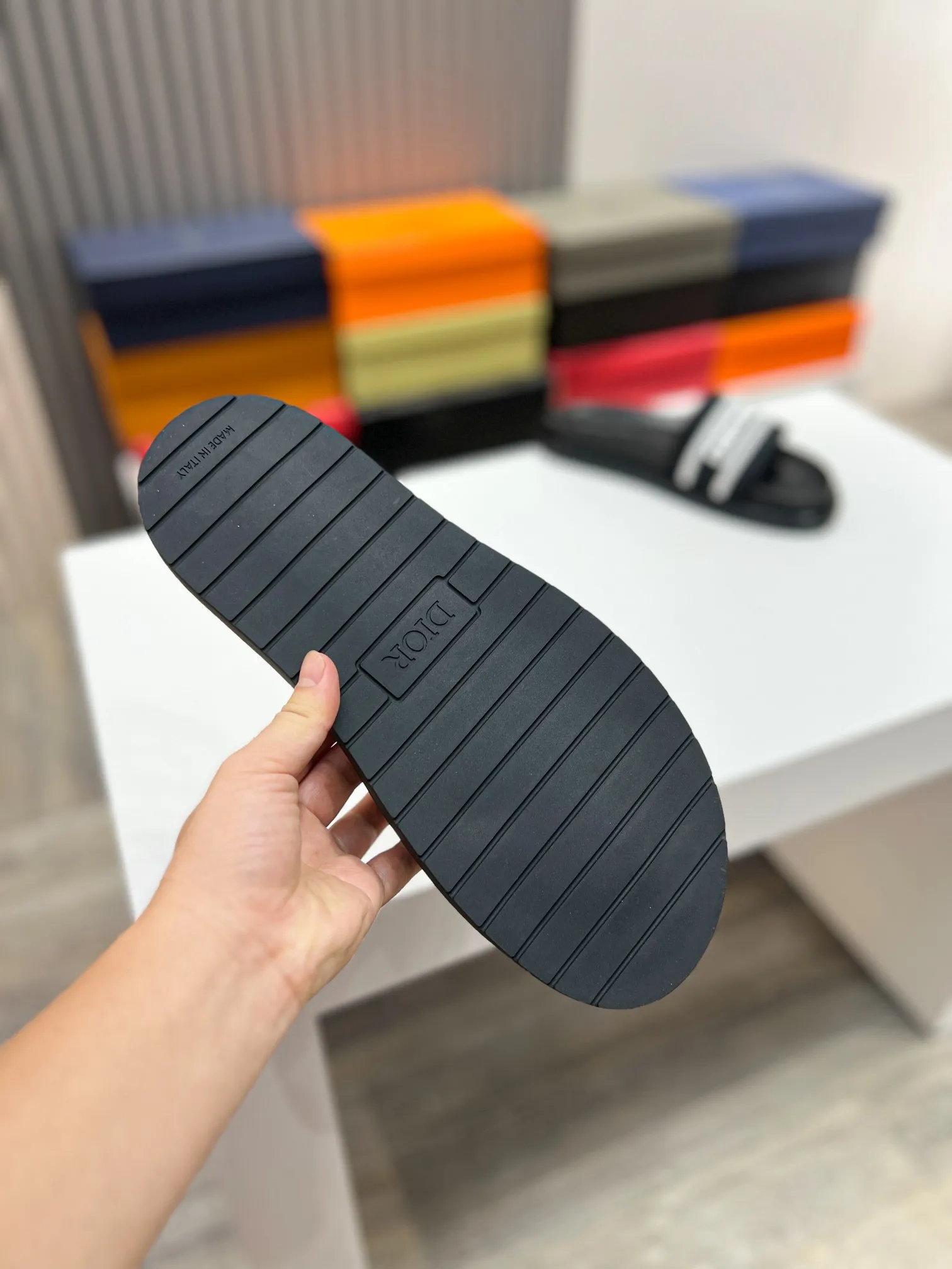 Men's men's shoes💰340【DIOR】🐝🐝Top version. 2024ss Dior’s latest men’s slippers are a must-have. Dior Alias ​​Men's Genuine Leather Slippers This summer new Alias ​​sandal embodies a casual and elegant style. Carefully crafted from grained cow leather and Oblique printed fabric, with cowhide lining! Cross-strap design with metal-clad brass CD Diamond logo. The imported cowhide leather and rubber sole adds sophistication and comfort, while Oblique print-effect anti-slip panels add style. Size39-44 (customized at 38.45)